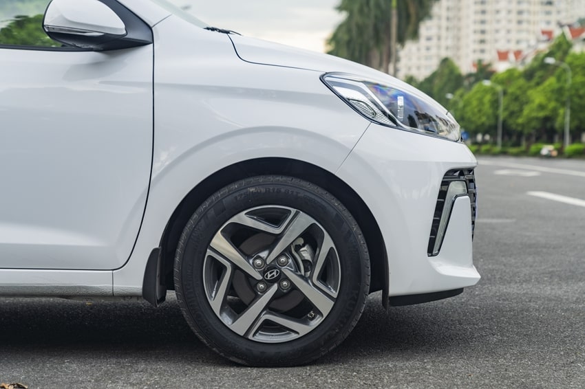 new hyundai i10 sedan